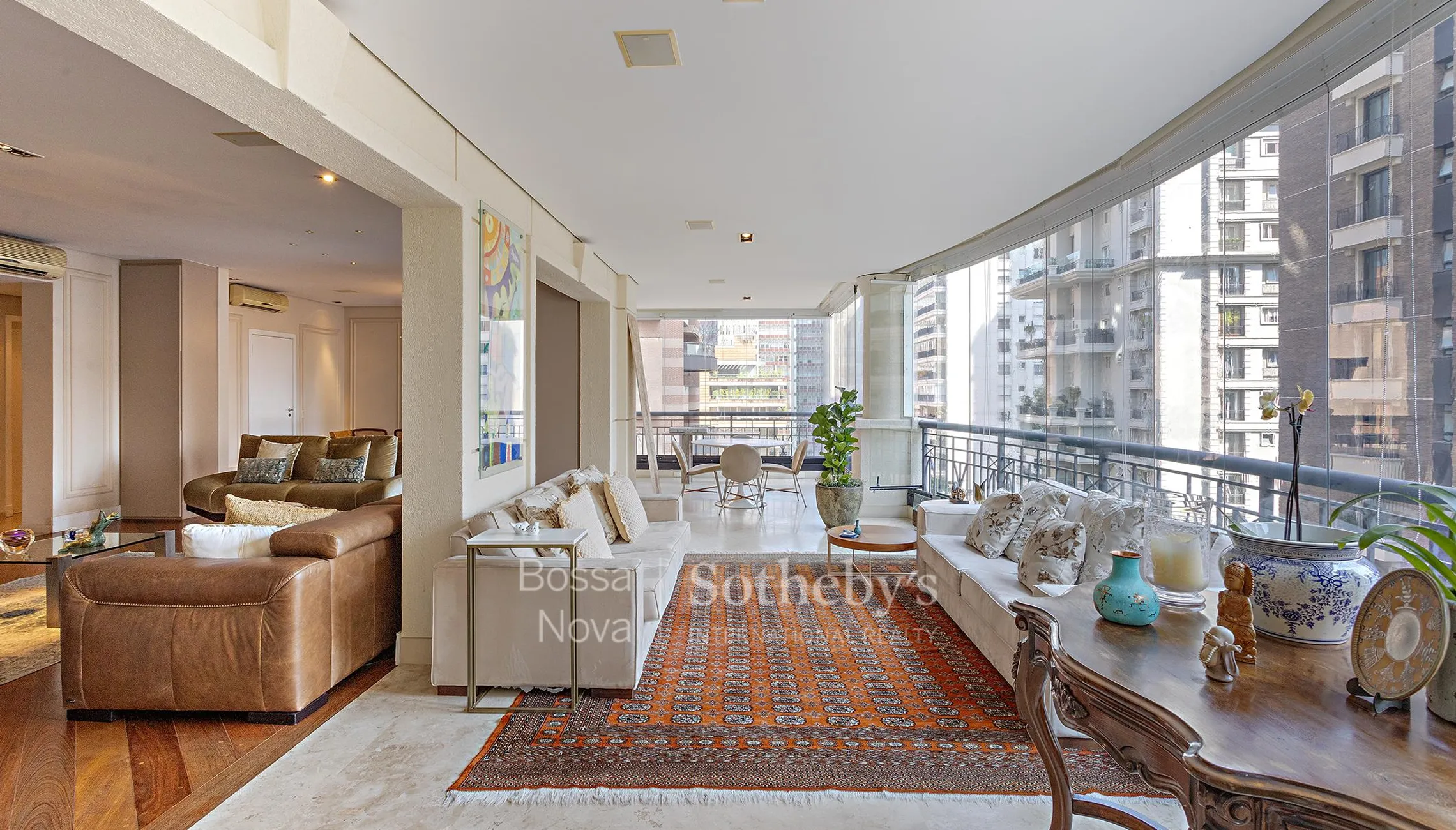 Apartamento amplo e sofisticado próximo ao Parque do Povo