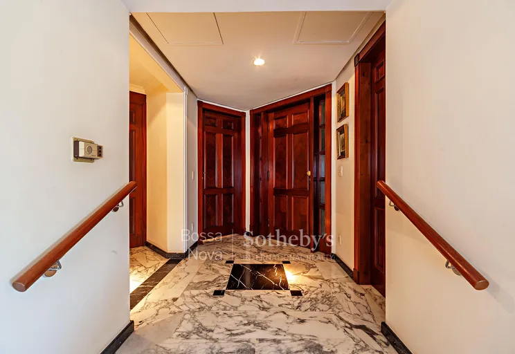 Hall - Imagem 1